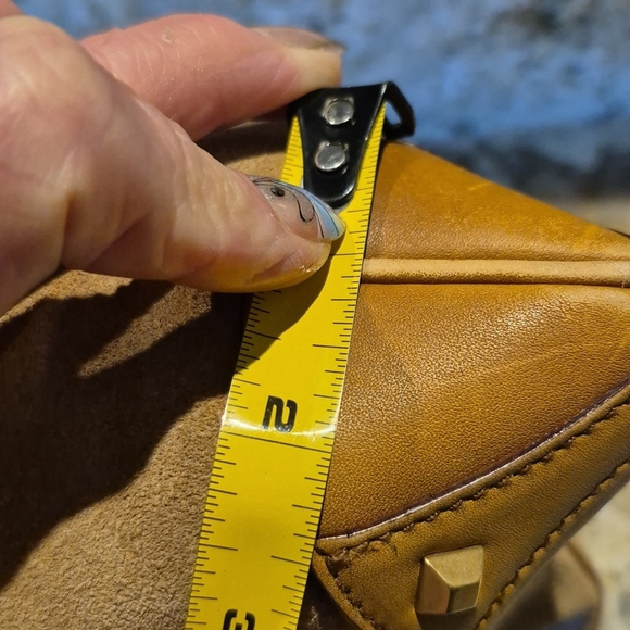 Gucci Tan Suede & leather Crossbody With Nailhead Accents.w:9,5"x9"×2.5"drop 19" - Picture 16 of 16